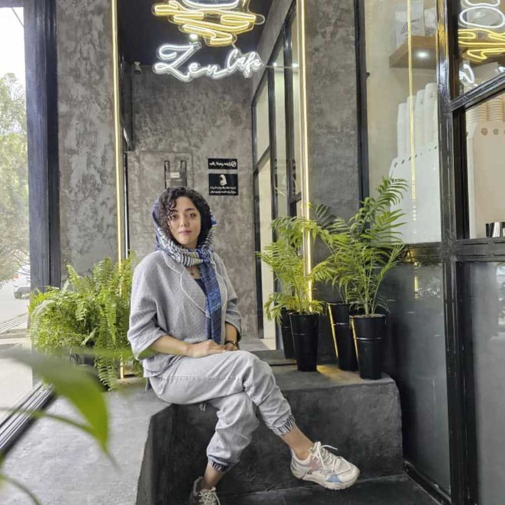 گروه هنری فرزانه رضاپور