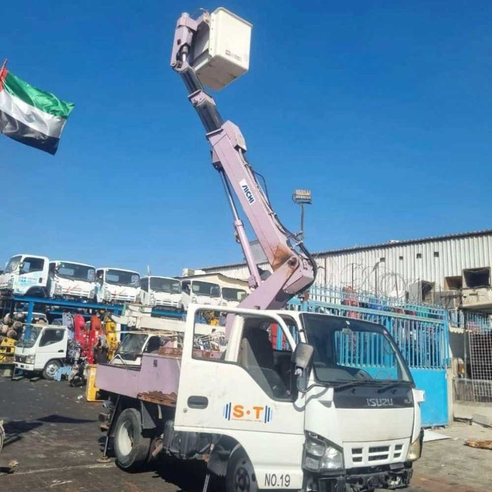 بالابر و جرثقیل بابائی در بندر بوشهر