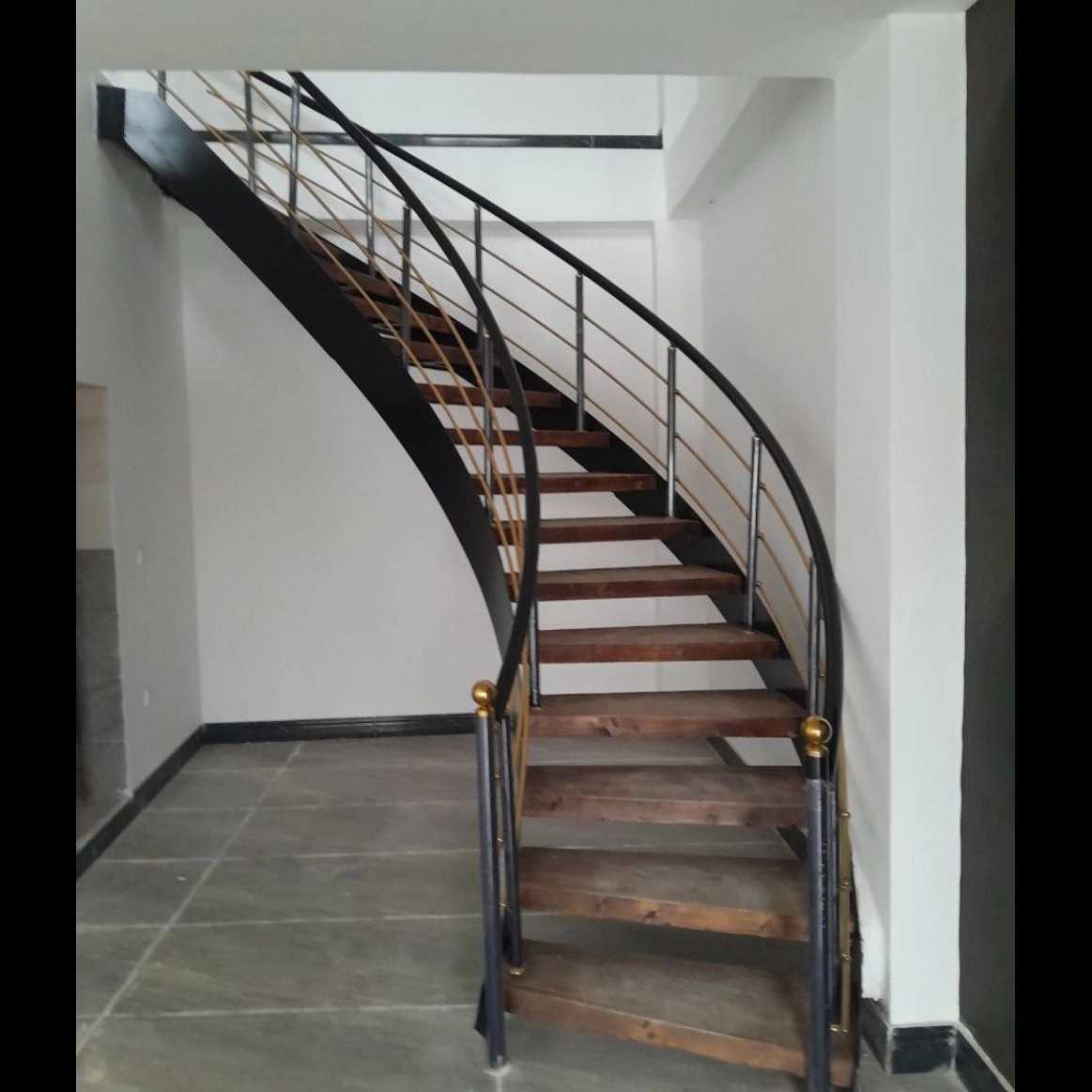 اجرای رنگ نرده
