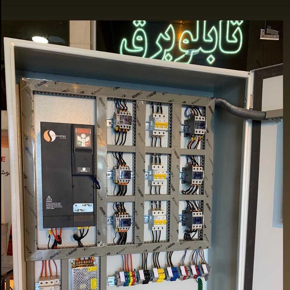 تفاوت تابلو برق صنعتی معمولی و تابلو برق هوشمند چیست؟