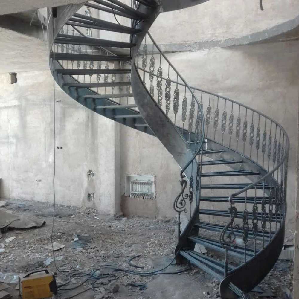 پله پیچ و پله گرد فراز پله