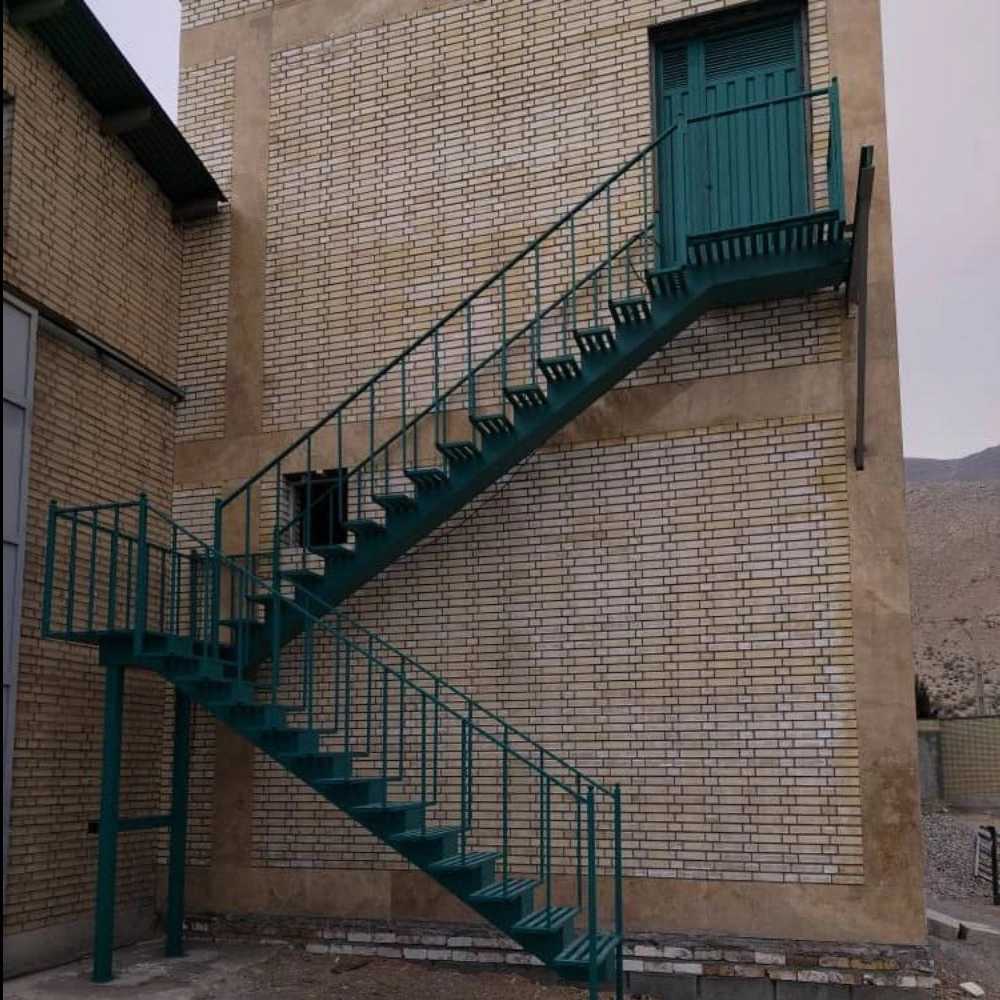 فراز پله در نجف آباد