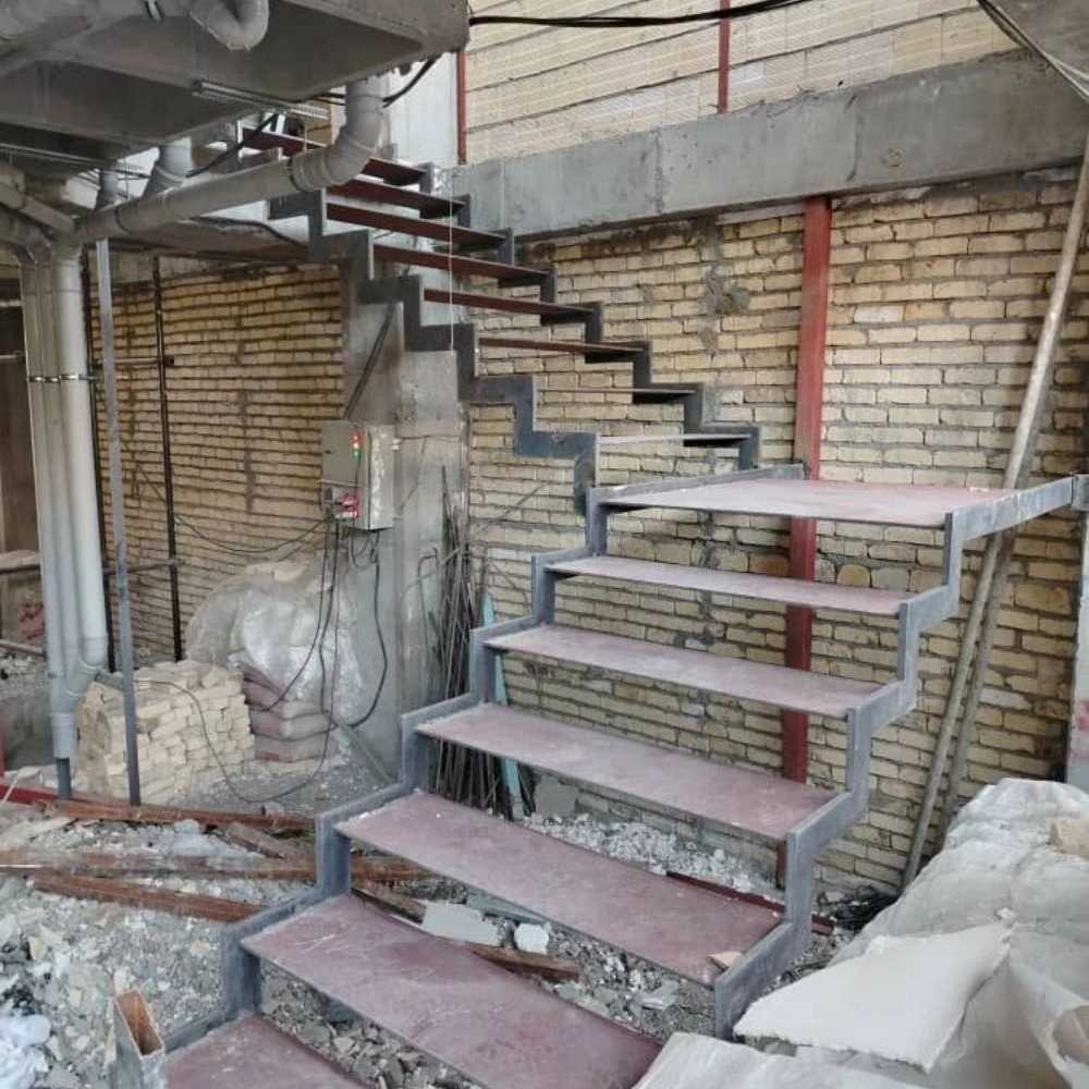 پله پیچ و پله گرد فراز پله