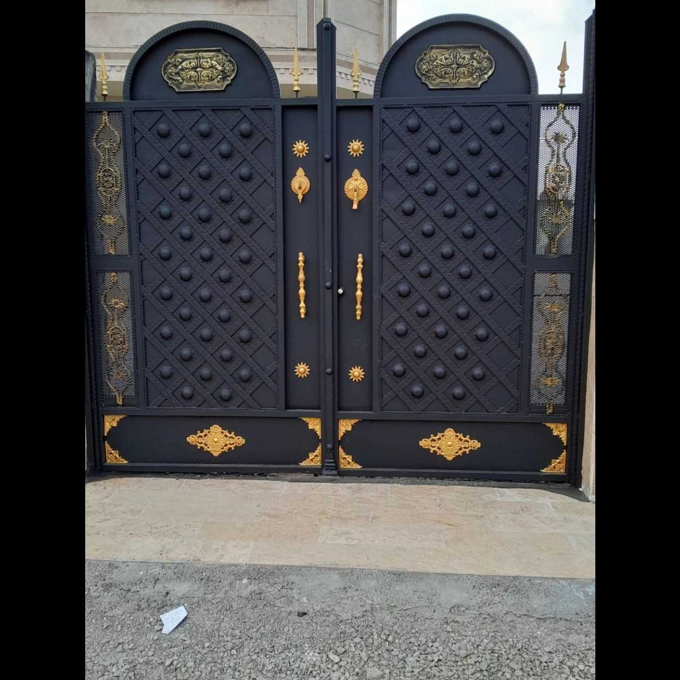 نقاشی درب اهنی درهفت تیرکرج