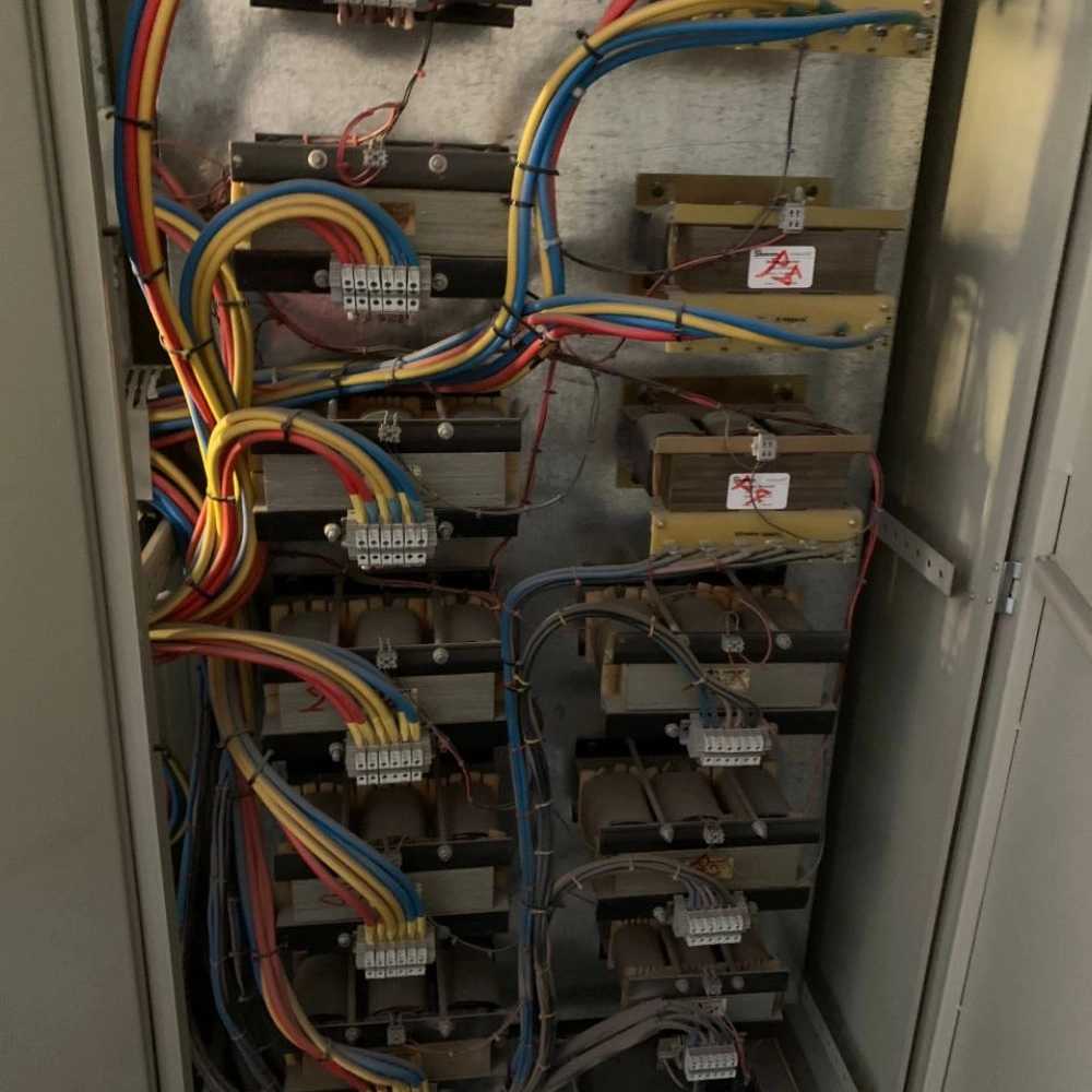 مونتاژ تابلو برق صنعتی در صنایع برق پارسیان
