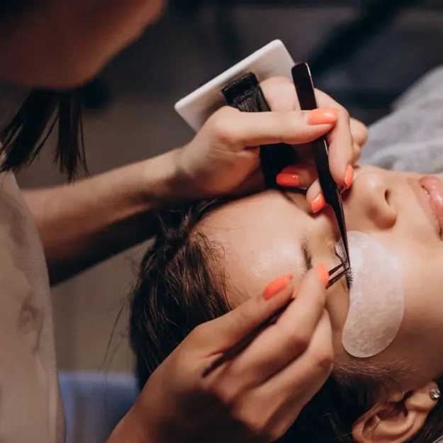 آموزشگاه زیبایی سرمه محشر