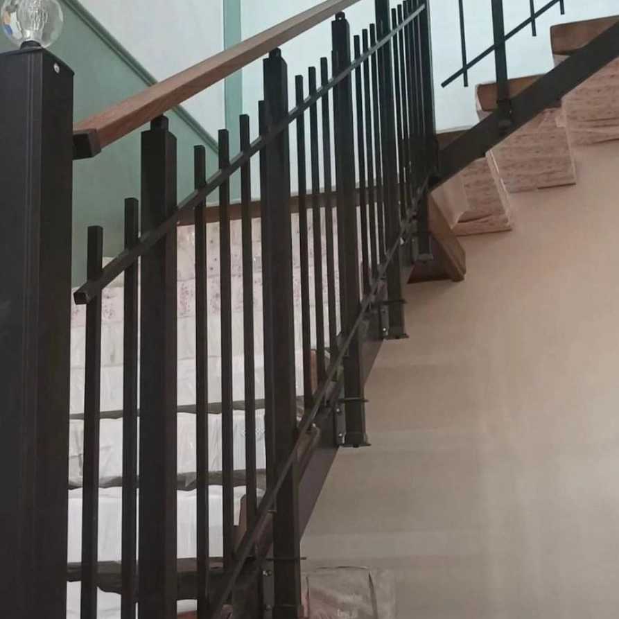 نرده استیل مرکزی