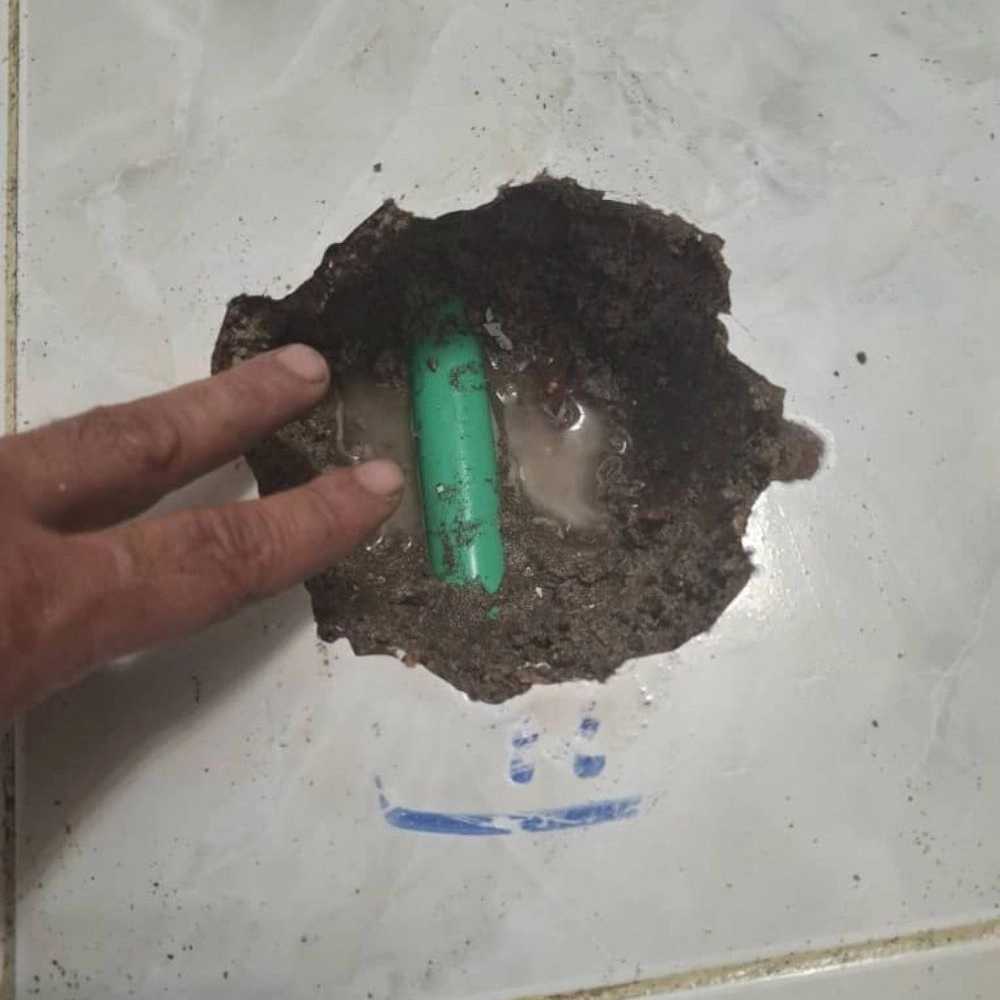 لوله بازکنی با دستگاه تراکم هوا در رشت