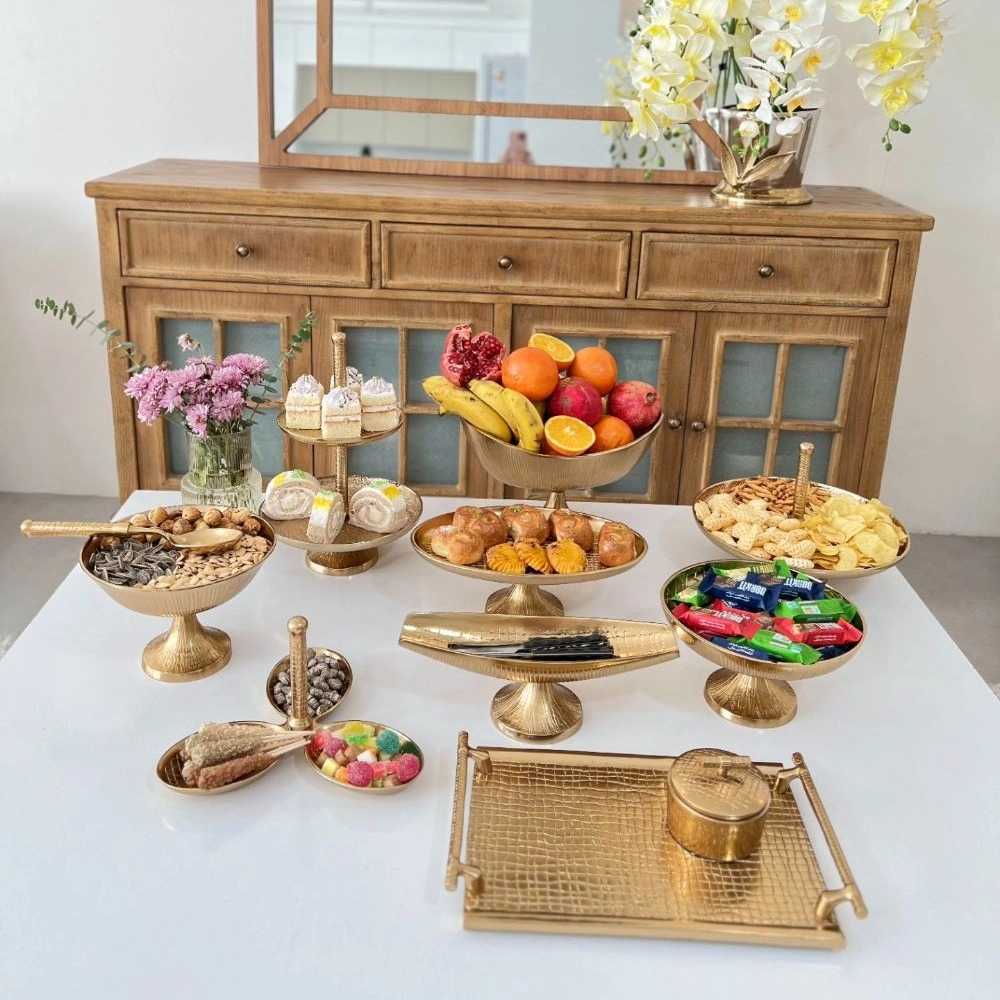 سرویس پذیرایی چرمی طلایی یازده پارچه