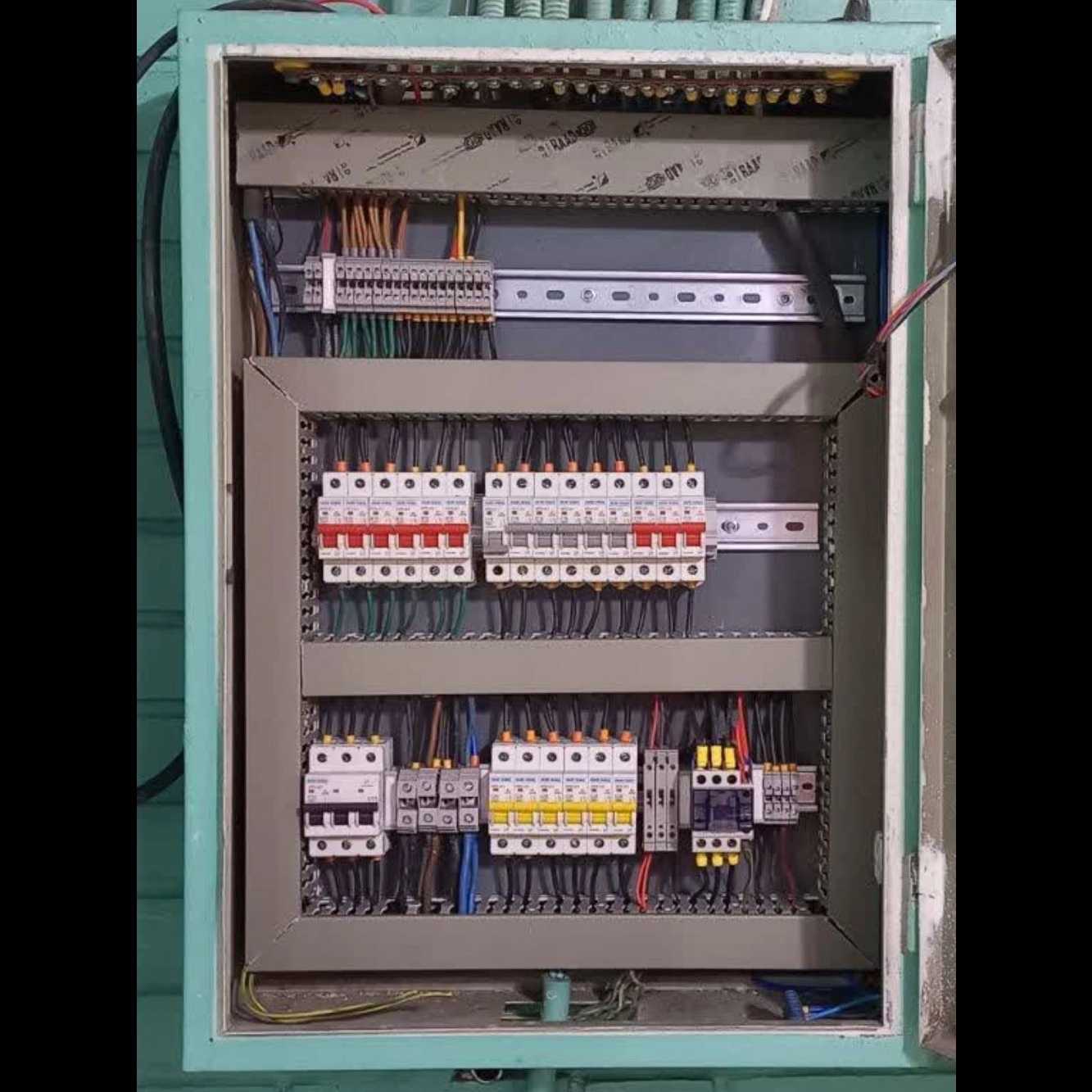 تابلو برق کارخانه