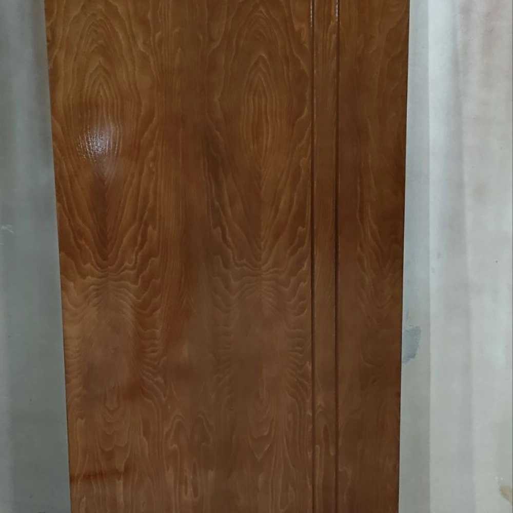 رنگ کاری درب چوبی