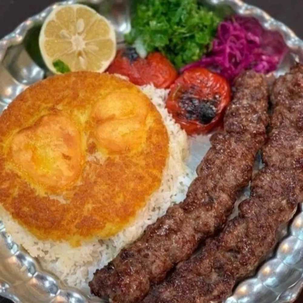 چلو و دو سیخ کباب پرسی