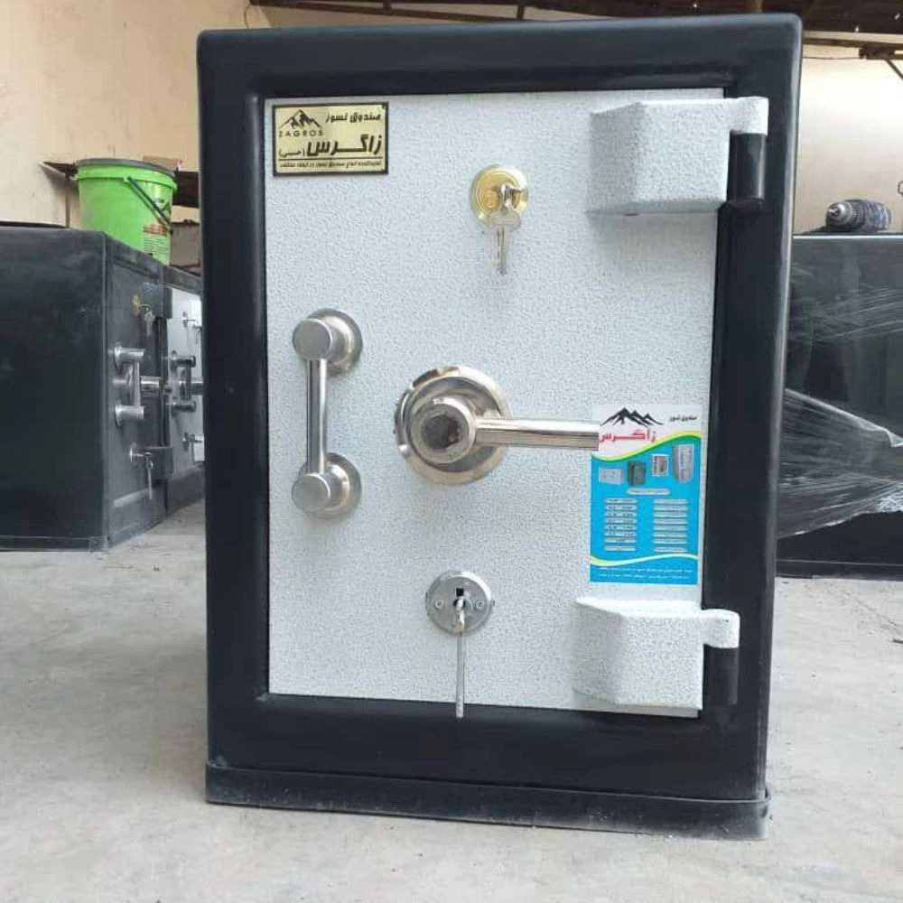 اهمیت استفاده از گاوصندوق نسوز در استان های جنوبی