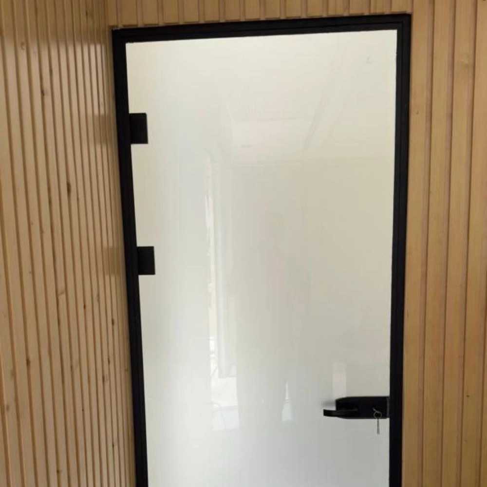 شیشه ساتینا با فریم پارتیشنی و دستگیره فرودگاهی