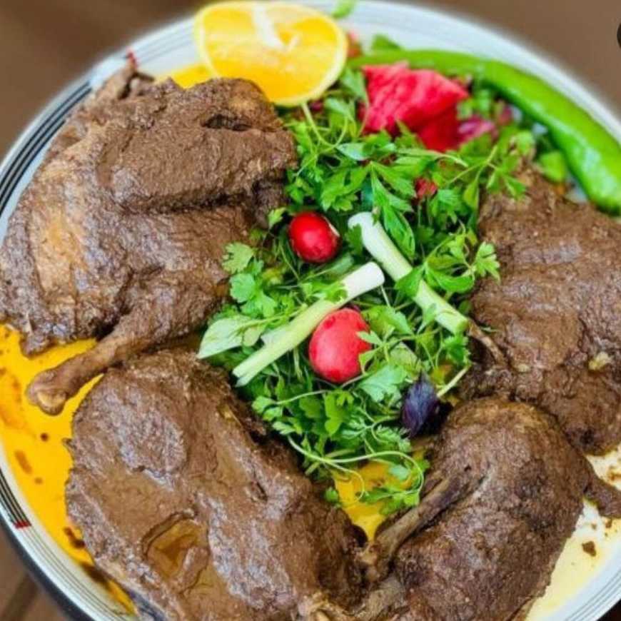 چلو فسنجان مرغ محلی