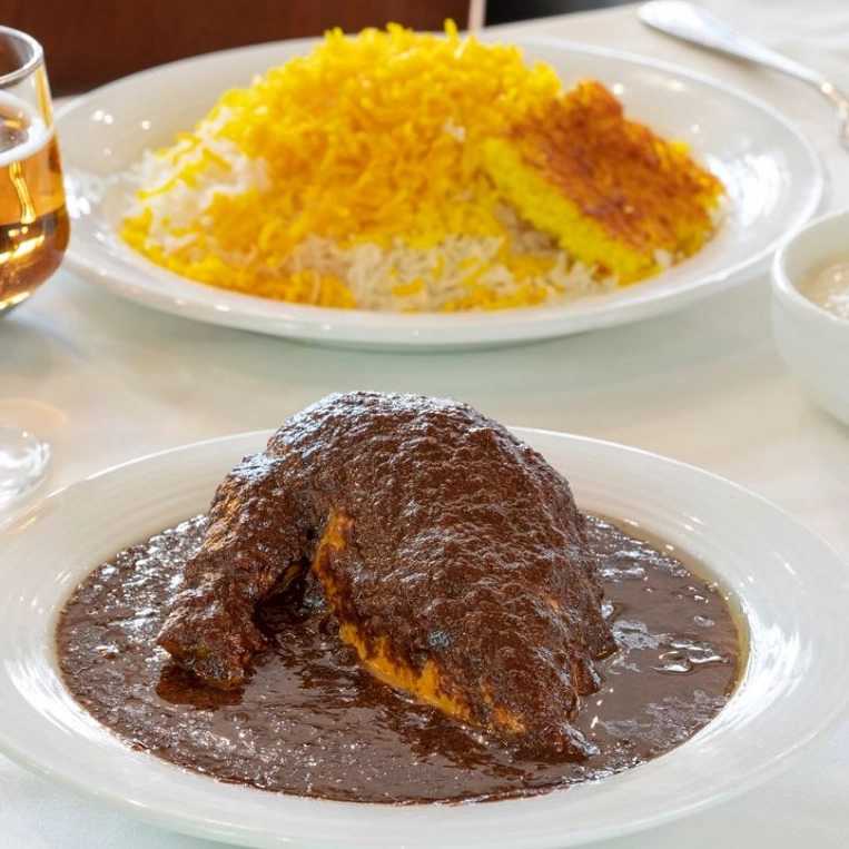 چلو فسنجان مرغ روز