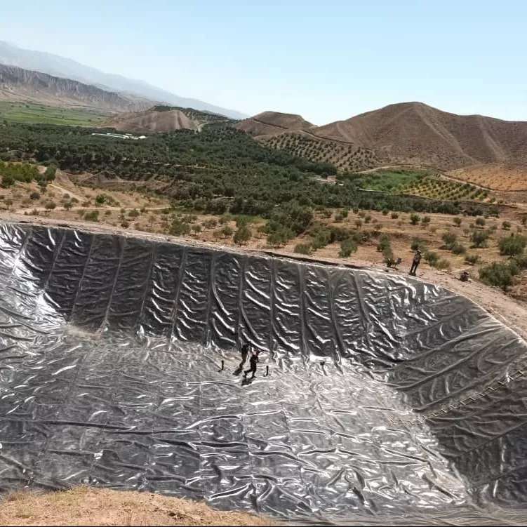 ورق ژئوممبران و استخر خاکی