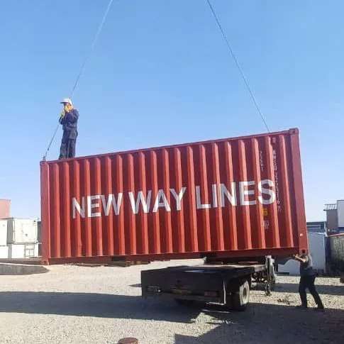 کانتینر ۲۰ فوت (۶ متری):یکی از انواع کانتینر ها که جهت صادرات و واردات توسط شرکت ها و اشخاص مورد استفاده قرار می‌گیرد