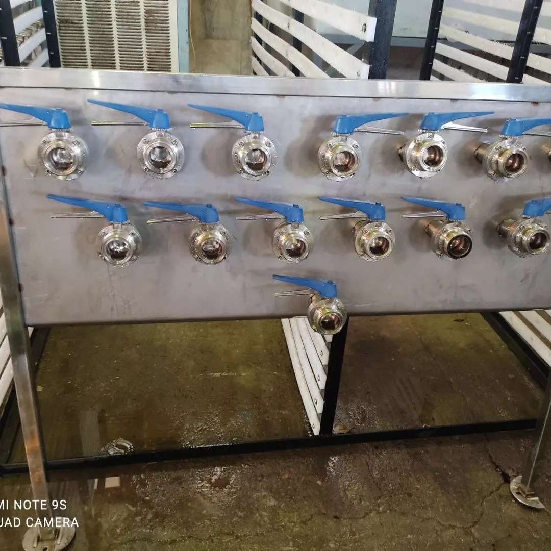 سه دستگاه ترمینال چهارده تایی با سایز لوله ۵۱ دارای ۱۴ عدد شیر کلاجدار و ۱۴ عدد مهره ماسوره و ورق سه میل با قیمت خیلی مناسب برای فروش موجود می‌باشد.