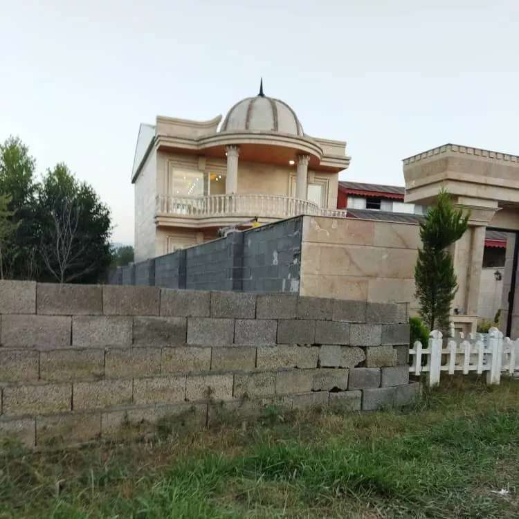 فروش ویلا  ●۳۵۰متر ●۲۰۰متر بنا ●پروانه ساخت پایان کار ●سند تک برگ ●ده متری جاده اصلی فومن به قلعه رودخان،دسترسی به قلعه حدود۵دقیقه قیمت:۶میلیاردوسیصدمیلیون