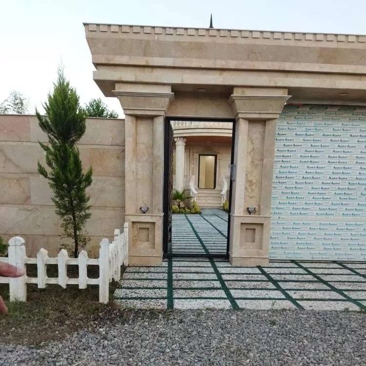 فروش ویلا  ●۳۵۰متر ●۲۰۰متر بنا ●پروانه ساخت پایان کار ●سند تک برگ ●ده متری جاده اصلی فومن به قلعه رودخان،دسترسی به قلعه حدود۵دقیقه قیمت:۶میلیاردوسیصدمیلیون