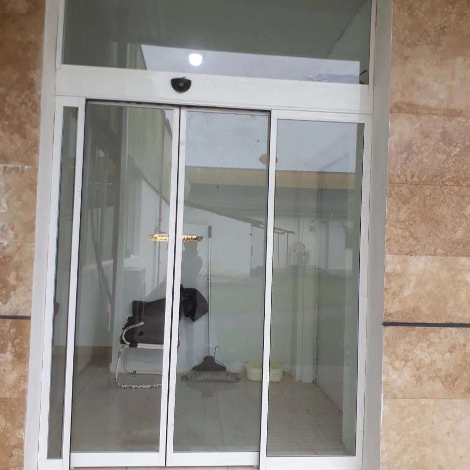 درب اتوماتیک شیشه ای