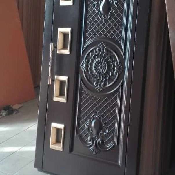 درب آسانسور یگانه