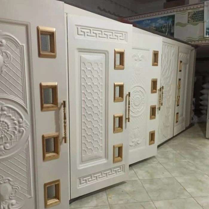 درب آسانسور یگانه