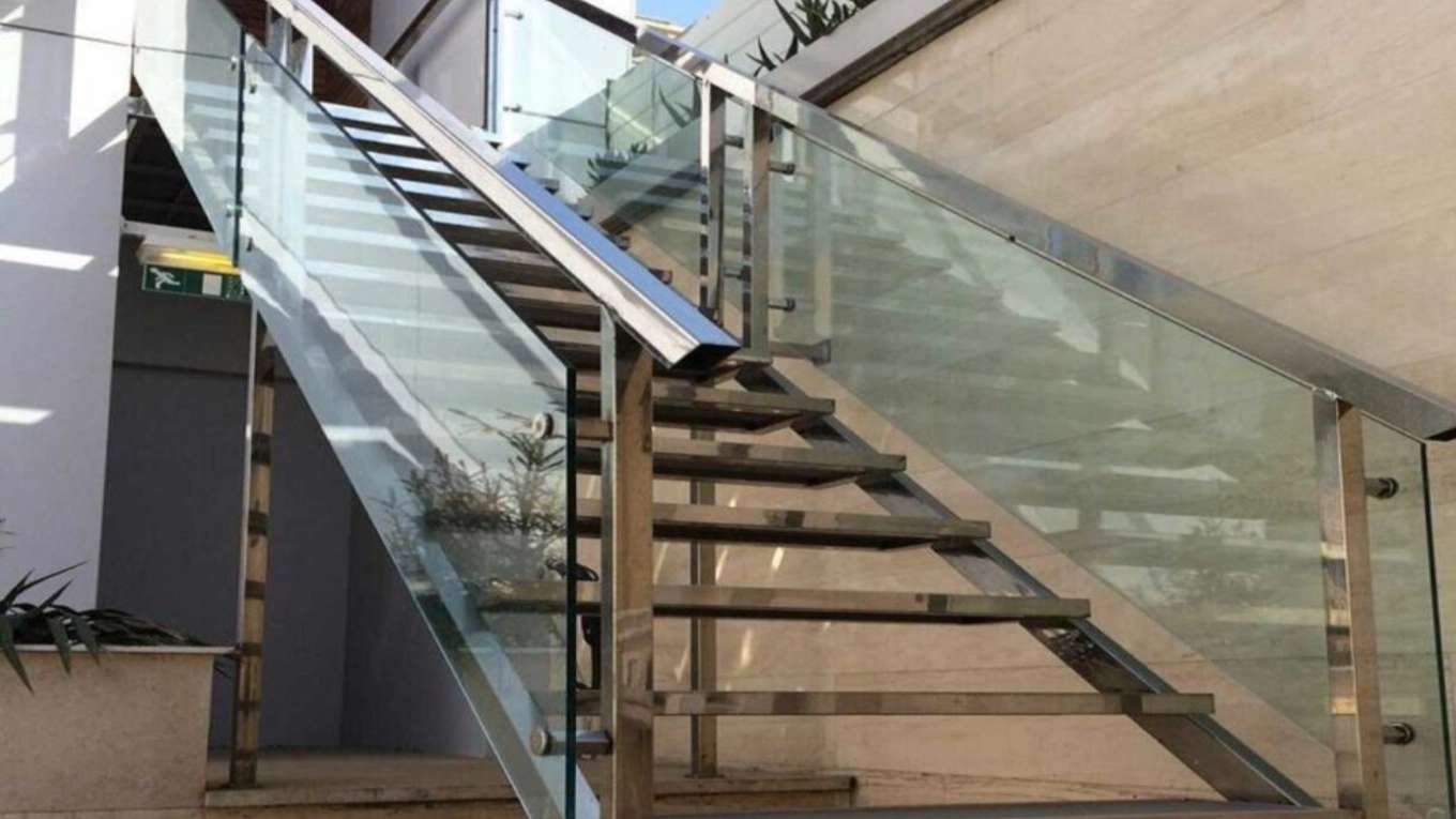 نصب نمای شیشه ای