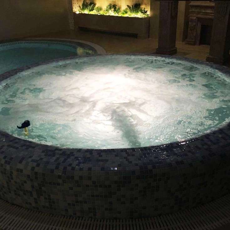 طراحی و ساخت تخصصی استخر و جکوزی آقای استخر
