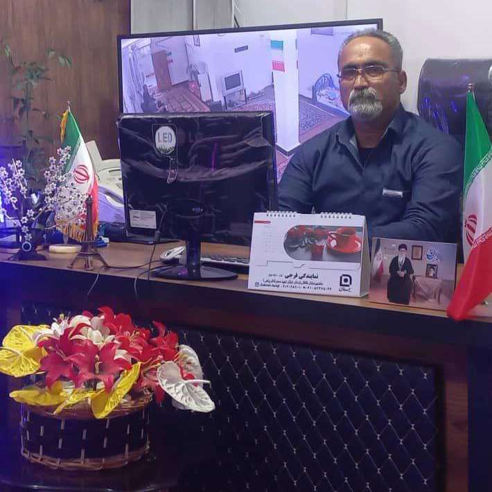 مدیر مرکز آقای آقایی