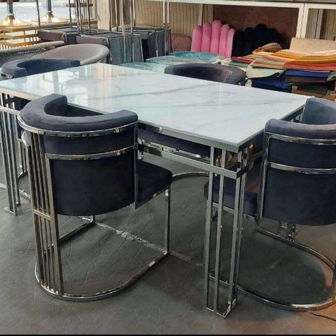 جلومبلی و میز عسلی