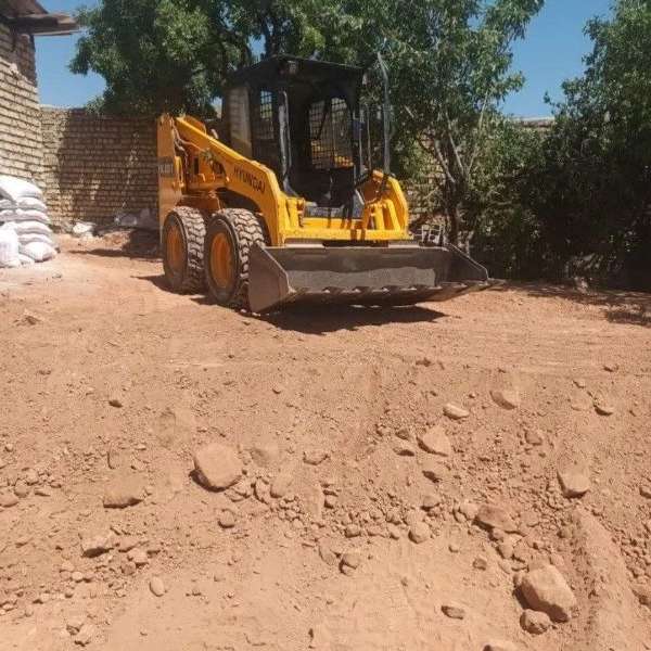 اجرای خاک برداری وپرکردن فنداسیون فرهی دراشتیان مرکزی