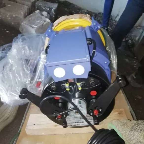 آسانسور و آسانبر آپادانا