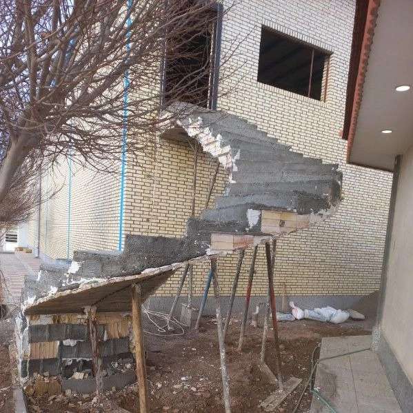 پله گرد مارپیچ بتنی واحدی