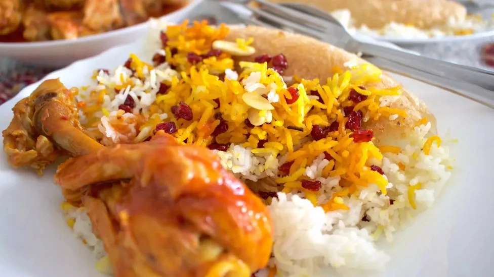 تهیه غذا بیرون بر نازبانو