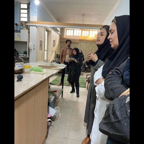 برگزاری بزرگداشت روز جهانی خاک در آزمایشگاه خاک‌شناسی کیمیای خاک کویر یزد همراه با ارایه‌ی أهمیت آزمون خاک