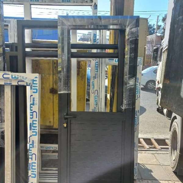 تولید کننده پنجره های دوجداره upvcو الومینیومی نرمال وترمال بریک وشیشه های دوجداره