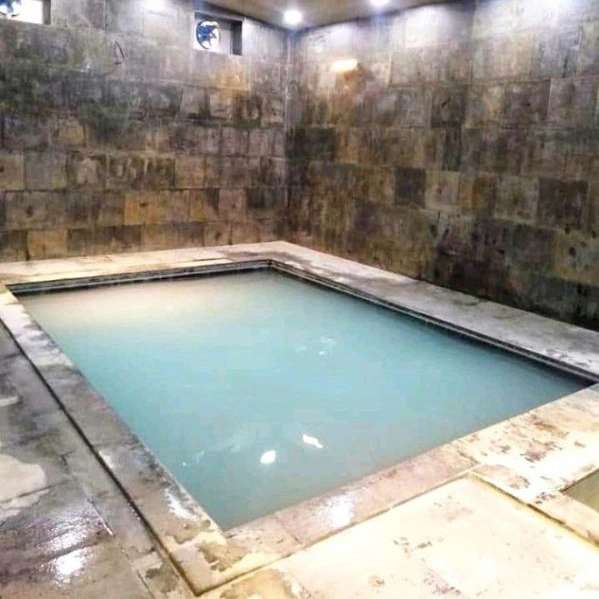 چشمه آب گرم