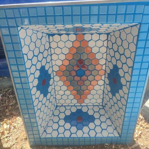 حوضچه سرامیکی و آبنما کهکشان
