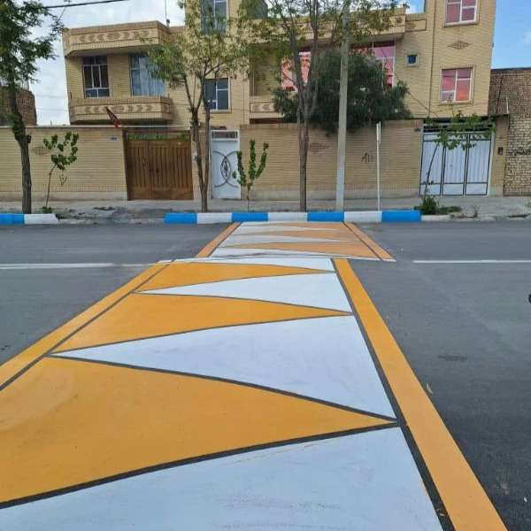رنگهای ترافیکی و خطوط خیابانی مومزایی