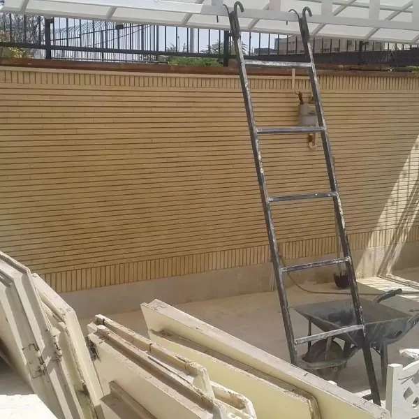 شستشوی دیوارآجری با دستگاه سندبلاس و موادسیلیس