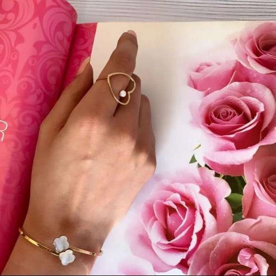 گالری ماه‌ گلد