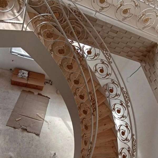 پله های چوبی