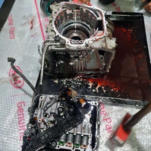 تعمیرگاه تخصصی خودرو ایمن صنعت