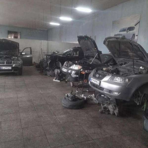تعمیرگاه تخصصی خودرو ایمن صنعت