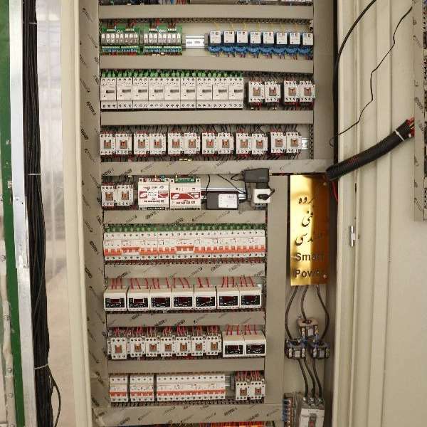 اجرا برق کارخانجات و گلخانه ها