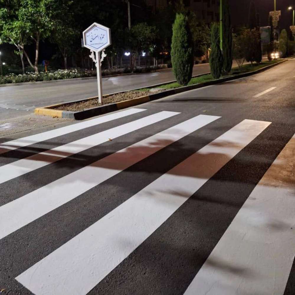 رنگهای ترافیکی و خطوط خیابانی مومزایی در اصفهان