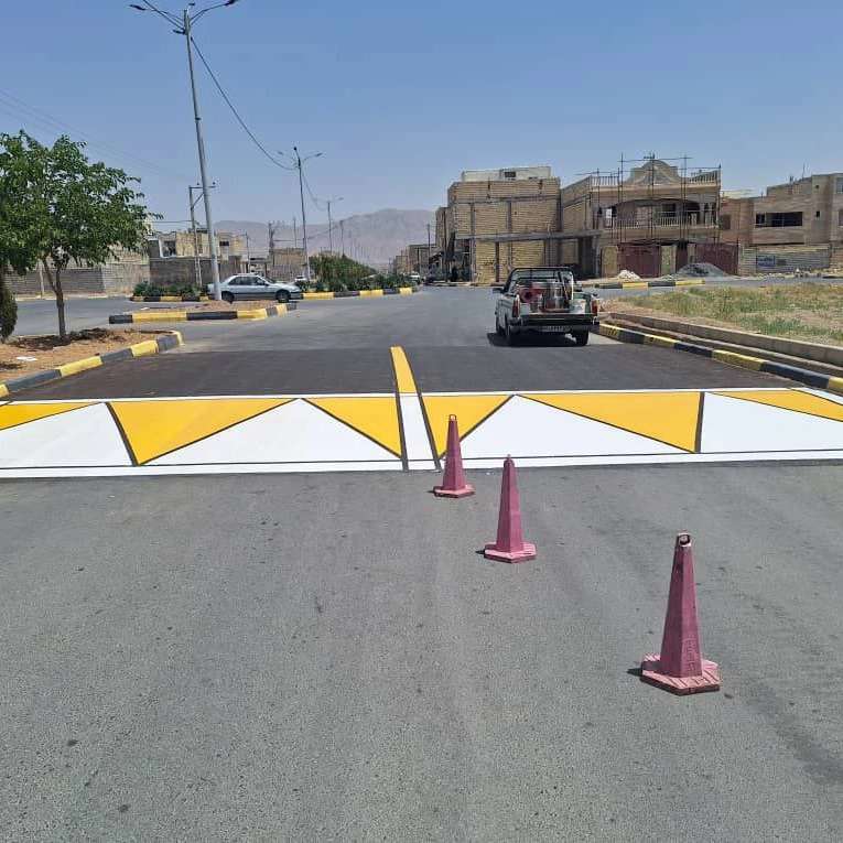 رنگهای ترافیکی و خطوط خیابانی مومزایی در اصفهان