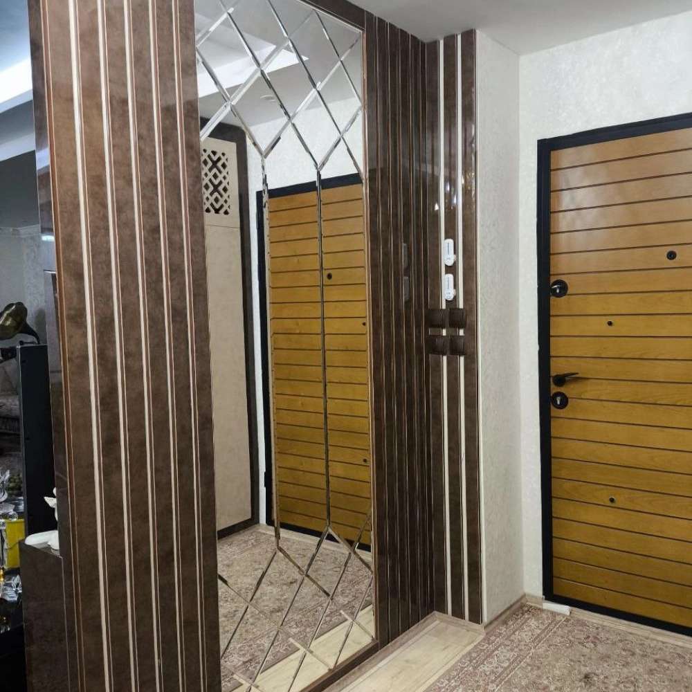 اجرای کابینت کمد دیواری و آینه قدی ورودی منزل آقای تیمورزاده